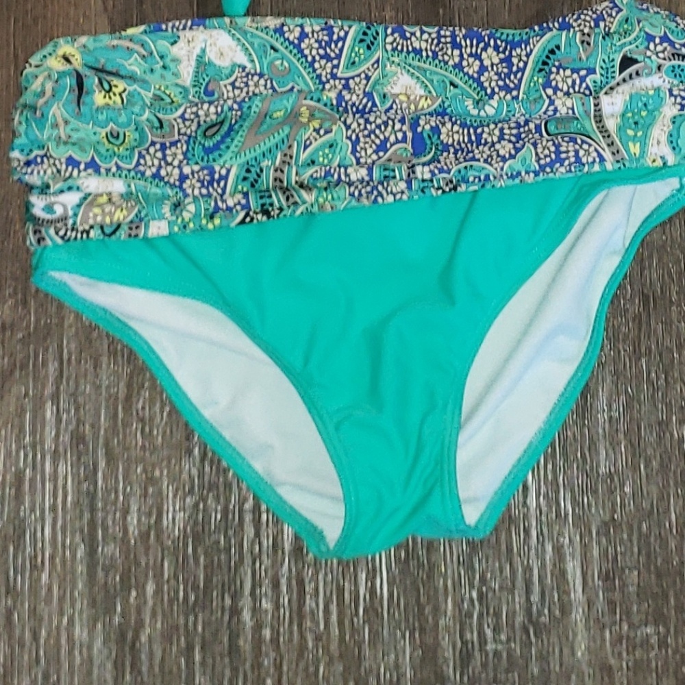 Swimsuit - Picture 3 of 4